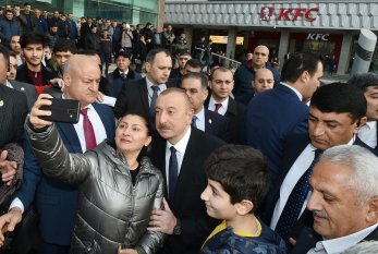 Prezident “28 May”da sakinlərlə görüşdü - FOTO - YENİLƏNİB