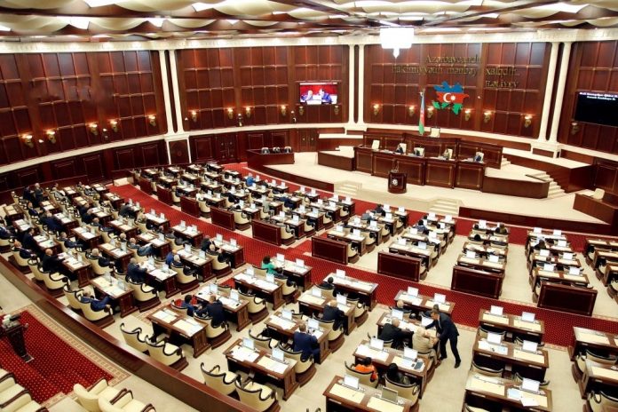 Azərbaycannda 125 nəfərlik parlamentə 1329 namizəd VAR 