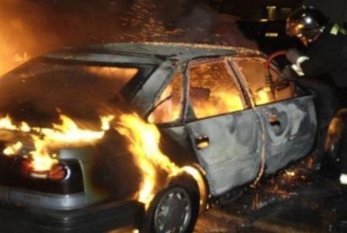 Sabunçuda "Mercedes" markalı minik avtomobili yandı