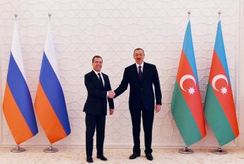 Medvedev Azərbaycan Prezidentini TƏBRİK ETDİ 