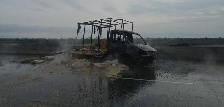 Lənkəranda iki yük maşını toqquşdu - 1 NƏFƏR YANARAQ ÖLDÜ - FOTO