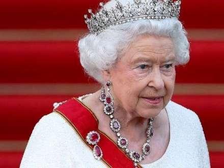 Kraliça “Brexit” sazişini imzaladı 
