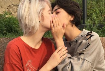 Anasının Rusiyadan Bakıya gətirib ev dustağı etdiyi lezbiyan qız danışdı