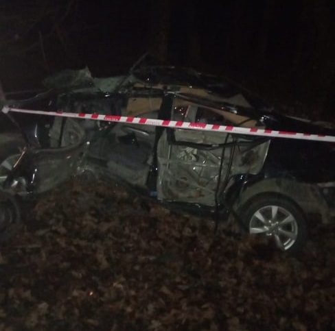 Avtomobil ağaca çırpıldı -1 ölü, 2 yaralı 