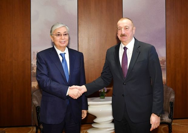 İlham Əliyev Qazaxıstan prezidenti ilə görüşdü - YENİLƏNİR