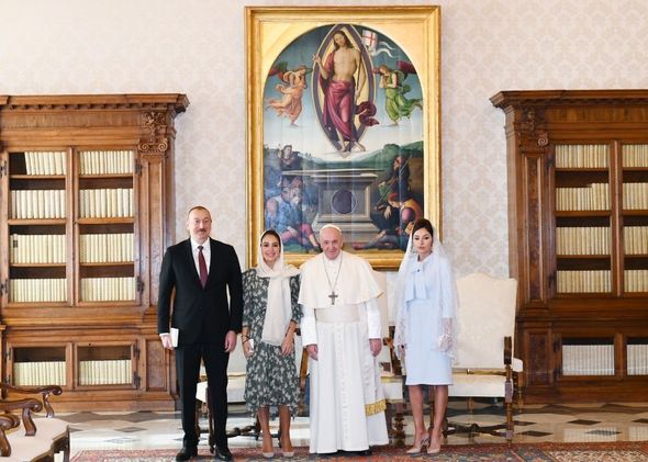 İlham Əliyev və Mehriban Əliyeva Vatikanda Papa Fransisk ilə görüşdü - YENİLƏNİB/ FOTO