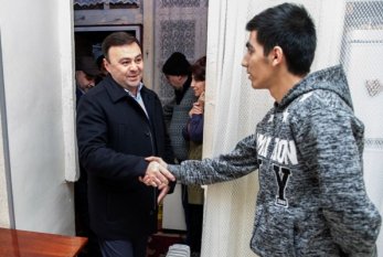 Elnur Allahverdiyev Aprel döyüşlərinin iştirakçısının evində - FOTOLAR