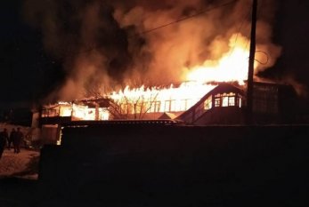 Qubada bələdiyyə sədrinin evi yandı kül oldu - Video