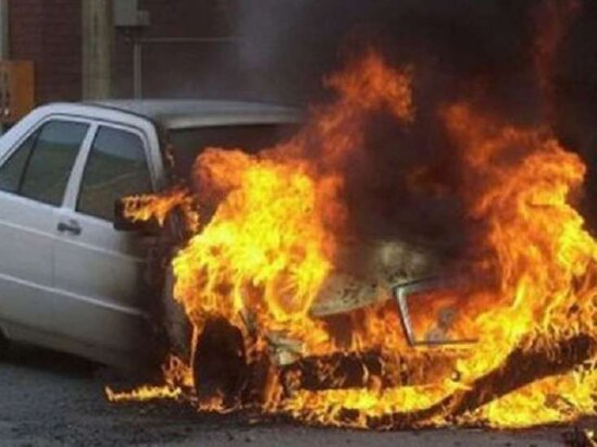 Bakıda "Volkswagen" avtomobili yandı
