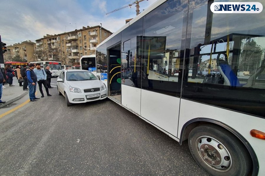 Bakının mərkəzində sığortasız marşrut avtobusu qəza törətdi - FOTO