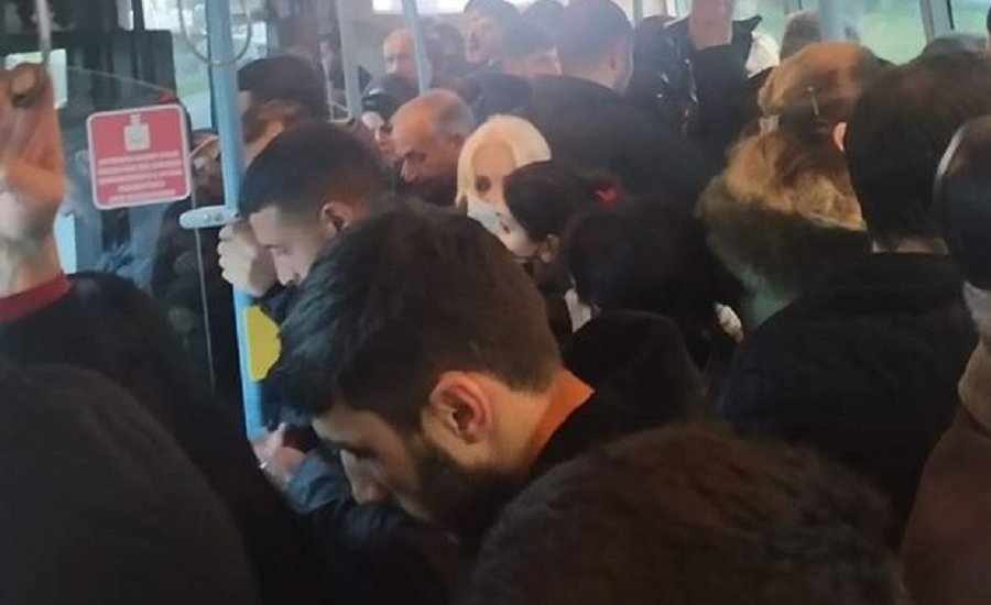 Bakıda avtobuslarda biabırçı görüntülər – VİRUS YAYILA BİLƏR