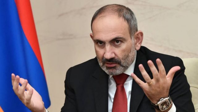 Ermənistanın Baş naziri Nikol Paşinyan evini satır