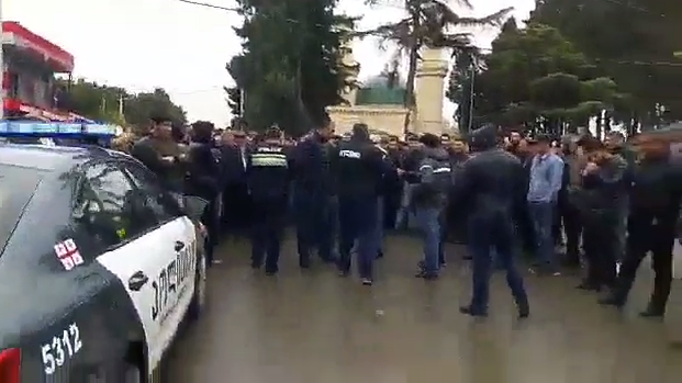 Gürcüstanda etirazlar baş qaldırdı: Xalq Saakaşvilini tələb edir - VİDEO
