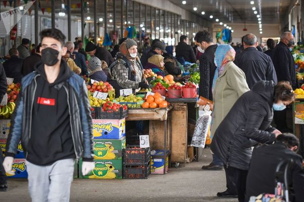 Bazarlarda maska taxmayanların NƏZƏRİNƏ - CƏRİMƏ OLUNACAQSINIZ