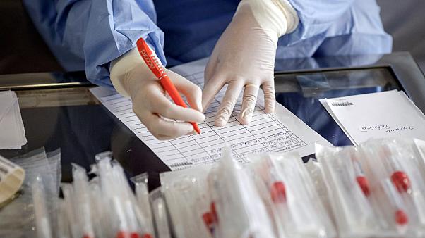 Milli Məclisin əməkdaşları koronavirus testindən keçirilir 