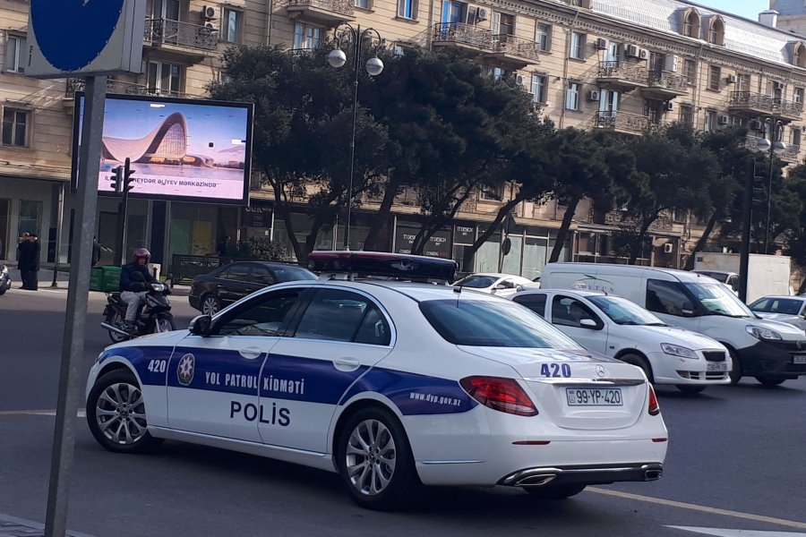 Yol polisi: "Bu həftə daha çox nəqliyyat vasitələrinə icazə verilib" 