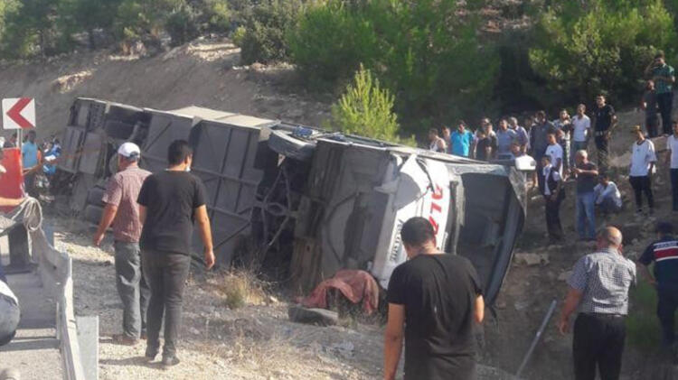Türkiyədə hərbçiləri daşıyan avtobus aşdı - ÇOX SAYDA ÖLƏN VƏ YARALI VAR