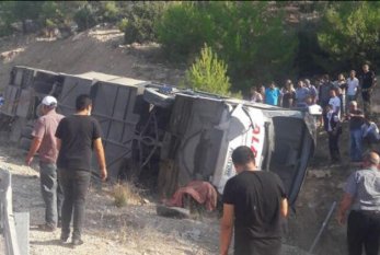 Türkiyədə hərbçiləri daşıyan avtobus aşdı - ÇOX SAYDA ÖLƏN VƏ YARALI VAR