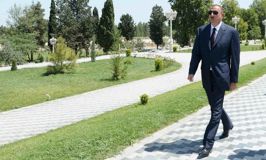 Prezident yeni parkda görüləcək işlərlə tanış oldu - YENİLƏNİB