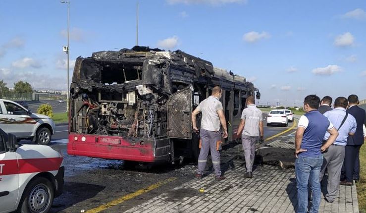 "BakuBus"ın avtobusu yandı - FOTO - VİDEO
