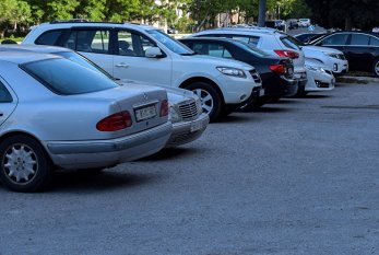 BNA: Paytaxtda bəzi yerlərdə parklanmanın pulsuz olması TIXACA SƏBƏB OLUR