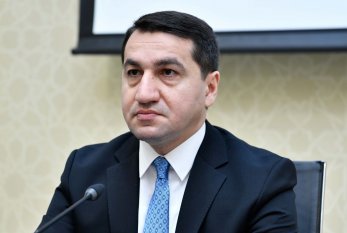 Hikmət Hacıyev xarici jurnalistlərin suallarını cavablandırıb 