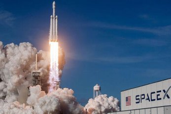 "SpaceX" bir anda kosmosa 143 peyk buraxıb 