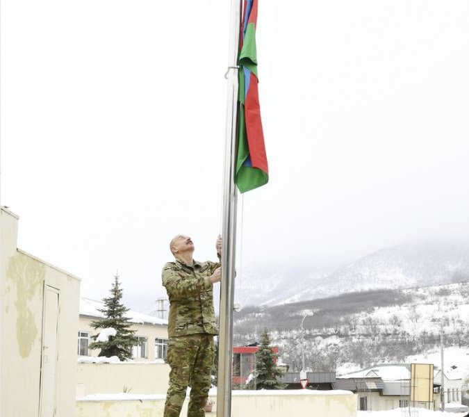Prezident Hadrutda Azərbaycan bayrağını qaldırıb 