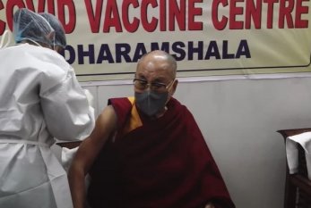 Dalay Lama vaksin olundu 