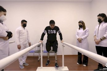 Qazimiz hər iki ayağı üçün yüksək texnologiyalı protezlərlə təmin edildi - VİDEO