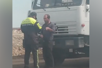 Yol polisi sürücüdən rüşvət aldı - VİDEO