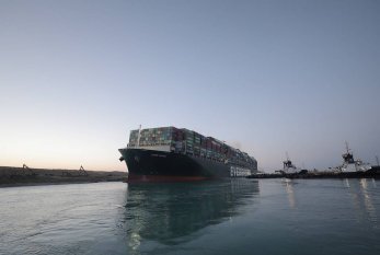 Süveyş Kanalını bloklayan gəmi ŞİMALA DOĞRU HƏRƏKƏT EDİR