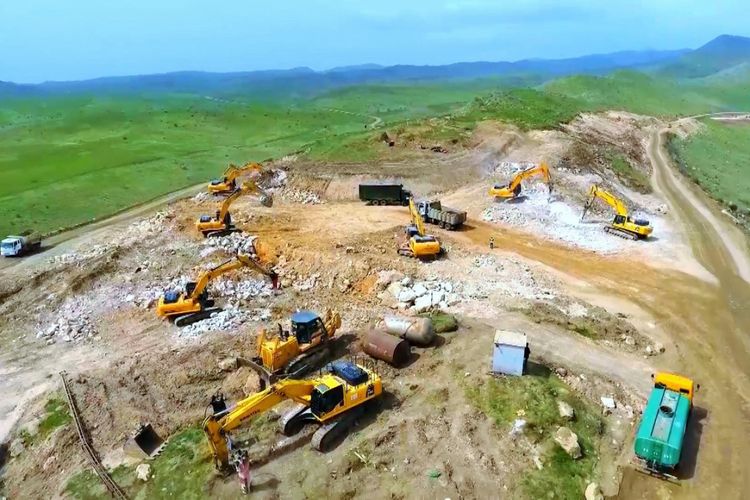 Hadrut-Cəbrayıl-Şükürbəyli yeni avtomobil yolunun tikintisi davam edir 