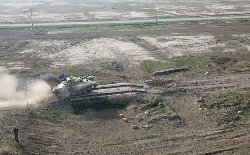 Azərbaycan Ordusunun tank bölmələri döyüş atışları icra edib 