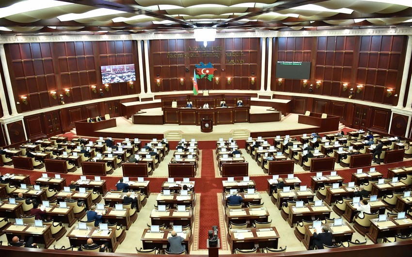 Parlamentin plenar iclasının gündəliyinə 18 məsələ daxil edilib - SİYAHI