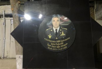 Şəhid-polkovnik İlqar Mirzəyevin yaşadığı evin qarşısında xatirə lövhəsi hazırlandı - VİDEO