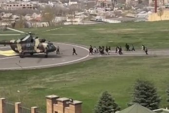 Ermənistan MN binasından qadınlar helikopterlə təxliyə olunur 