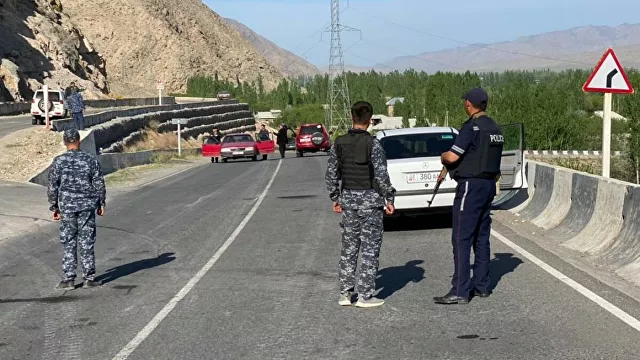 Tacikistan hərbi texnikasını Qırğızıstanla sərhədə çəkir 
