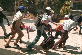 Myanmada etnik üsyançılar silahlı qüvvələrin helikopterini vurdu 