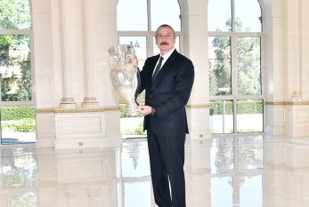 AVRO-2020-nin kuboku Prezident İlham Əliyevə təqdim olundu 