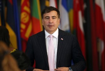 Saakaşvili seçkilərə qatılmaq üçün Gürcüstana qayıdır 
