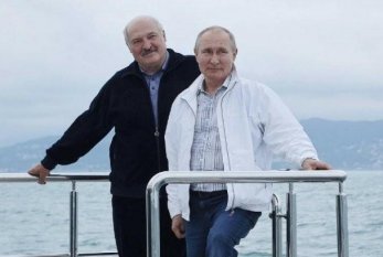 Lukaşenko Qara dənizdə çimdi - FOTO