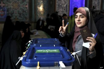 İran yeni prezidentini seçir 
