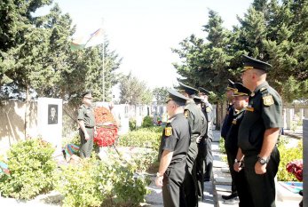 MN-nin nümayəndə heyəti Milli Qəhrəman Mübariz İbrahimovun məzarını ziyarət etdi 