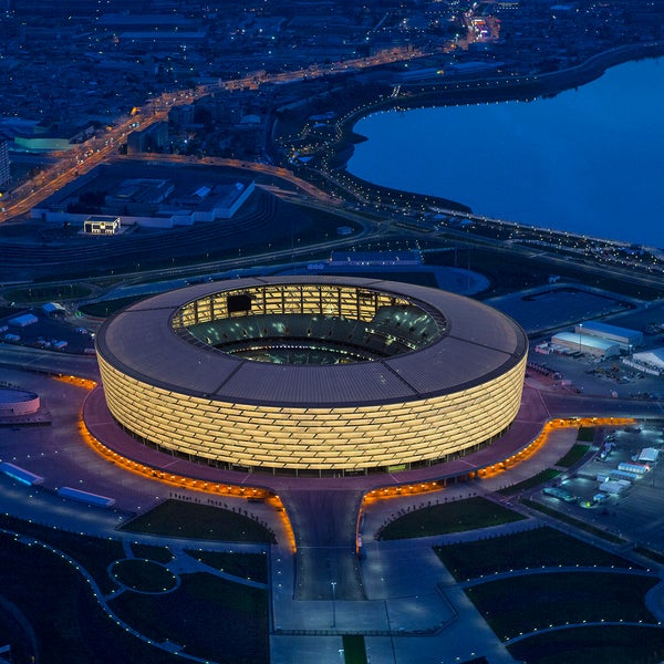 UEFA Bakı Olimpiya Stadionunu təltif etdi 