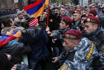 Ermənistanda etirazçılarla polis arasında toqquşma - Saxlanılanlar var