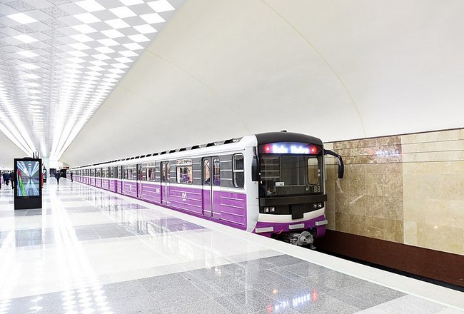 Bakı metrosunda qatarların hərəkəti ləngidi 