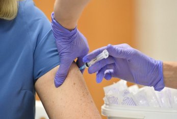 Müəllimlərə üçüncü doza vaksin vurulacaq 