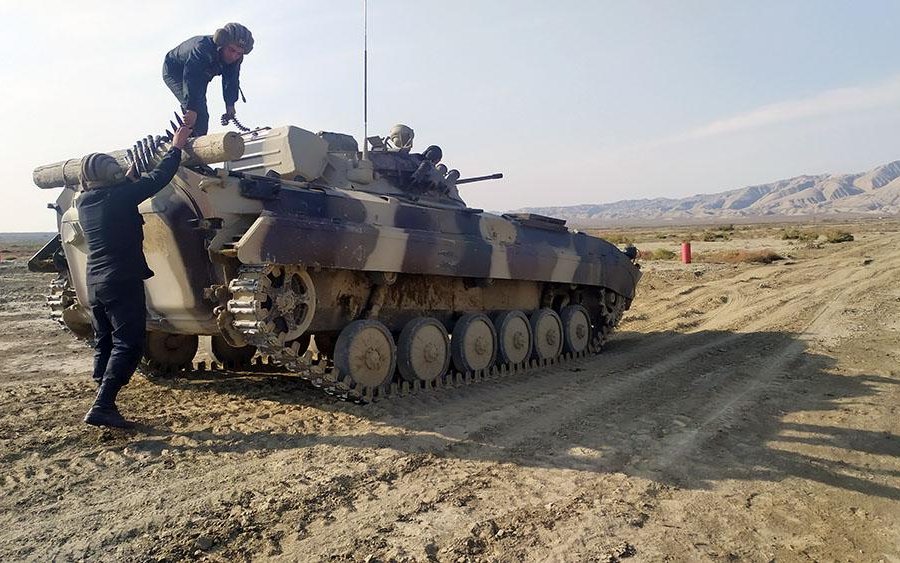 Azərbaycan Ordusunun döyüş maşınları heyətlərinin yarışı keçirilir 