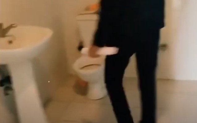 Bu xəstəxanada həkim qəbulu üçün tualetdən keçməlisən - Video